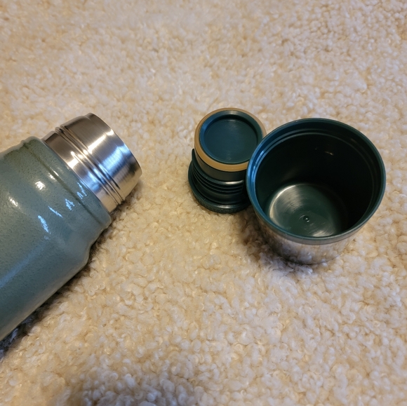 Stanley Classic Green Thermos - Picture 2 of 4
